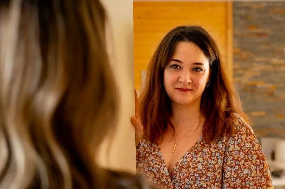 Charlotte Maturano, hypnothérapeute à Tarbes, dans son cabinet